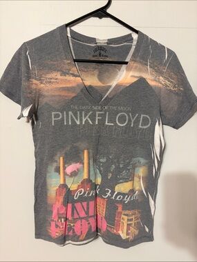 Pink Floyd Gray Multicolor Album Graphic V-Neck Tee. Large. 50/50.